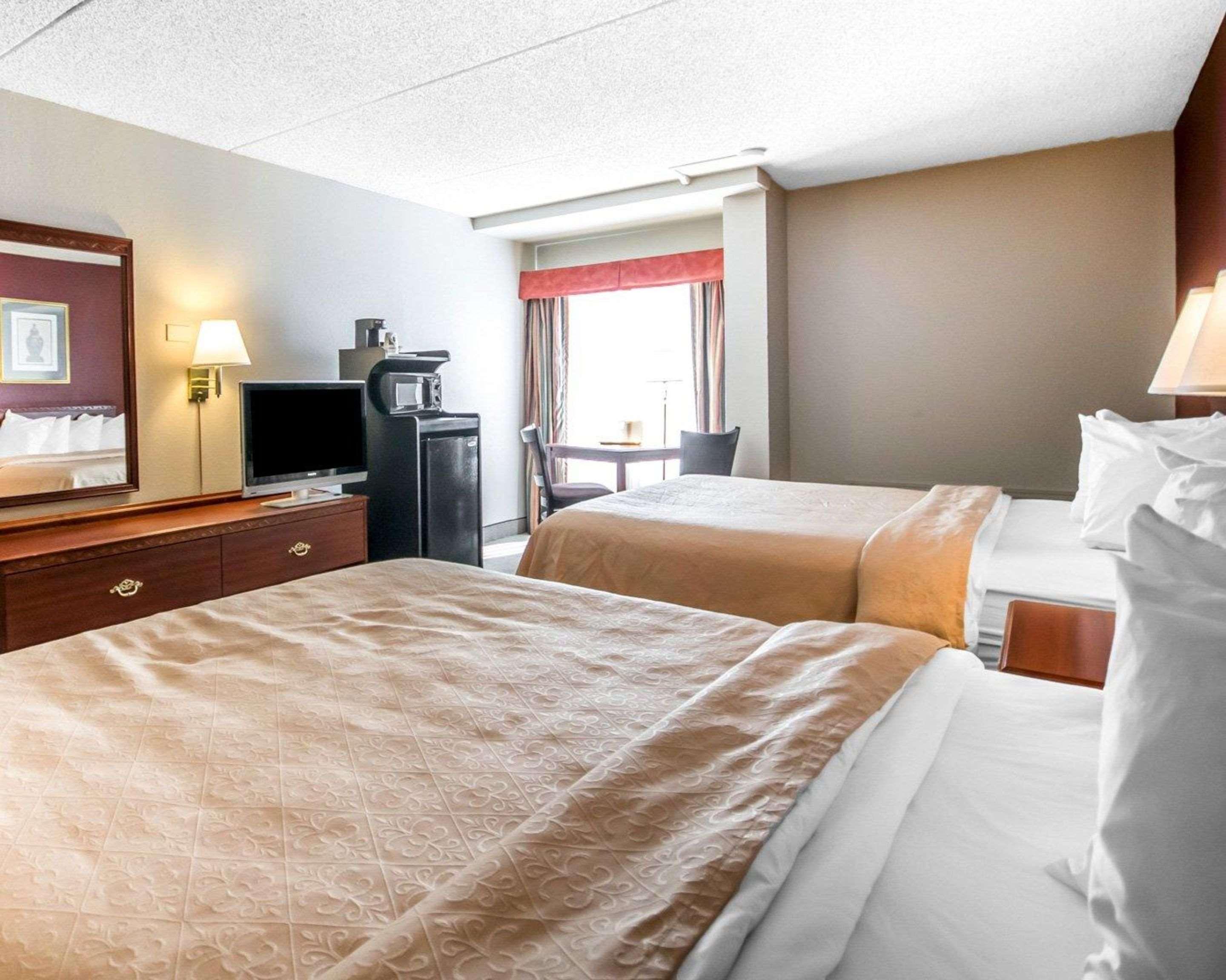 Quality Inn & Suites Elizabethtown Exterior photo