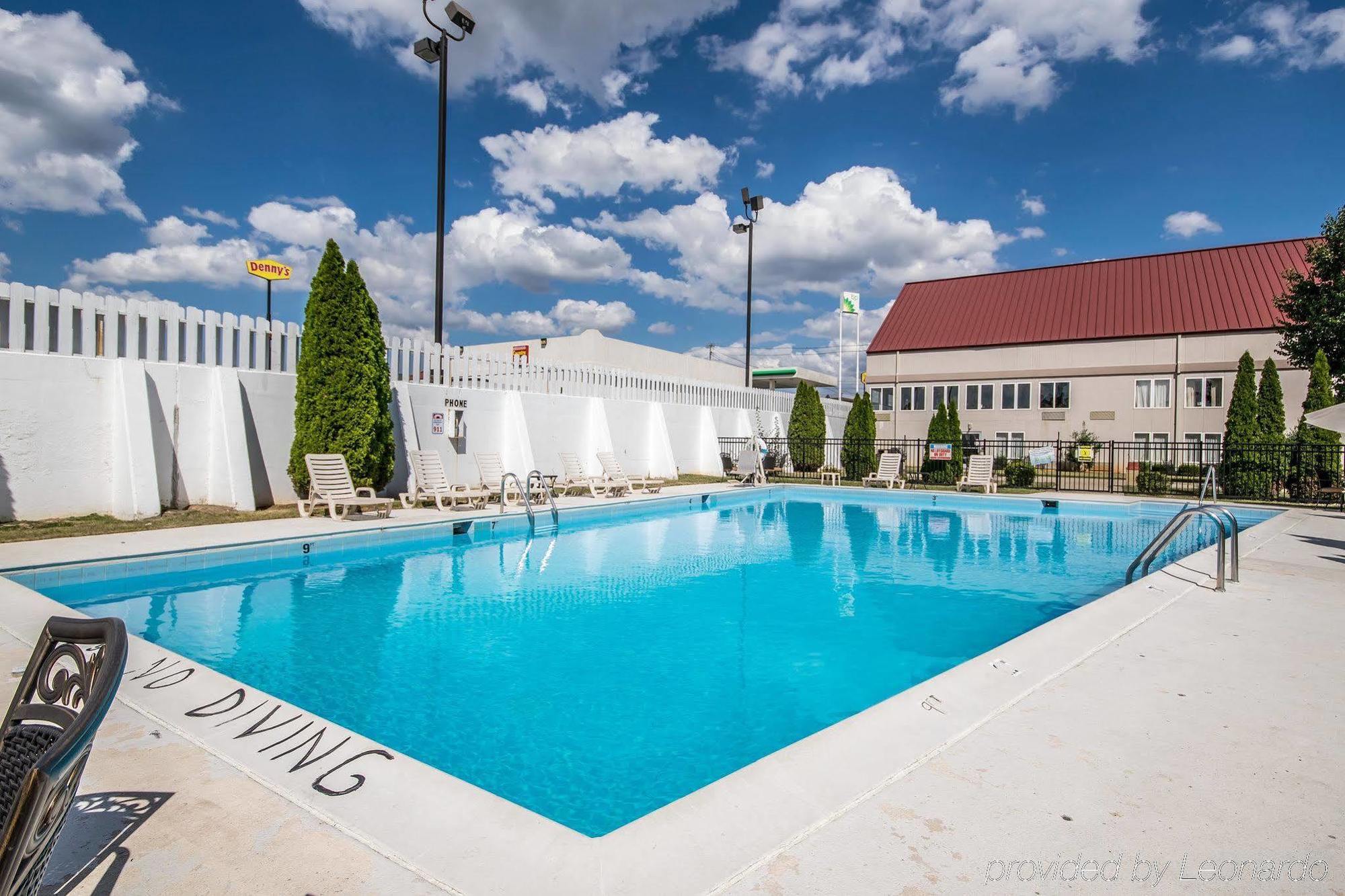 Quality Inn & Suites Elizabethtown Exterior photo